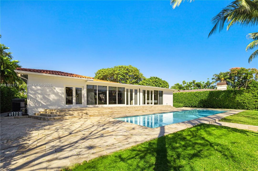 Activo con contrato: $23,000 (3 camas, 3 baños, 2501 Pies cuadrados)