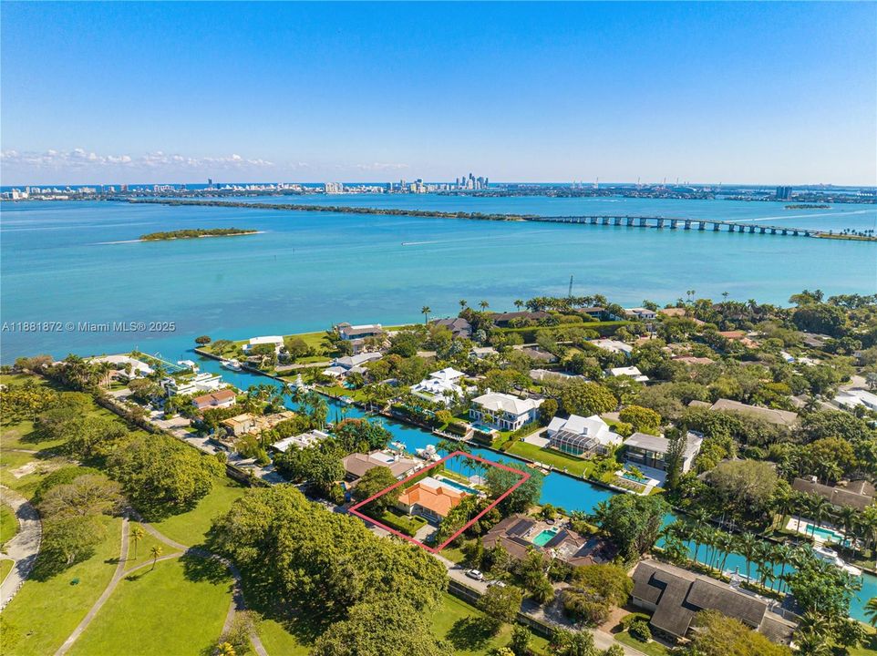 Activo con contrato: $23,000 (3 camas, 3 baños, 2501 Pies cuadrados)