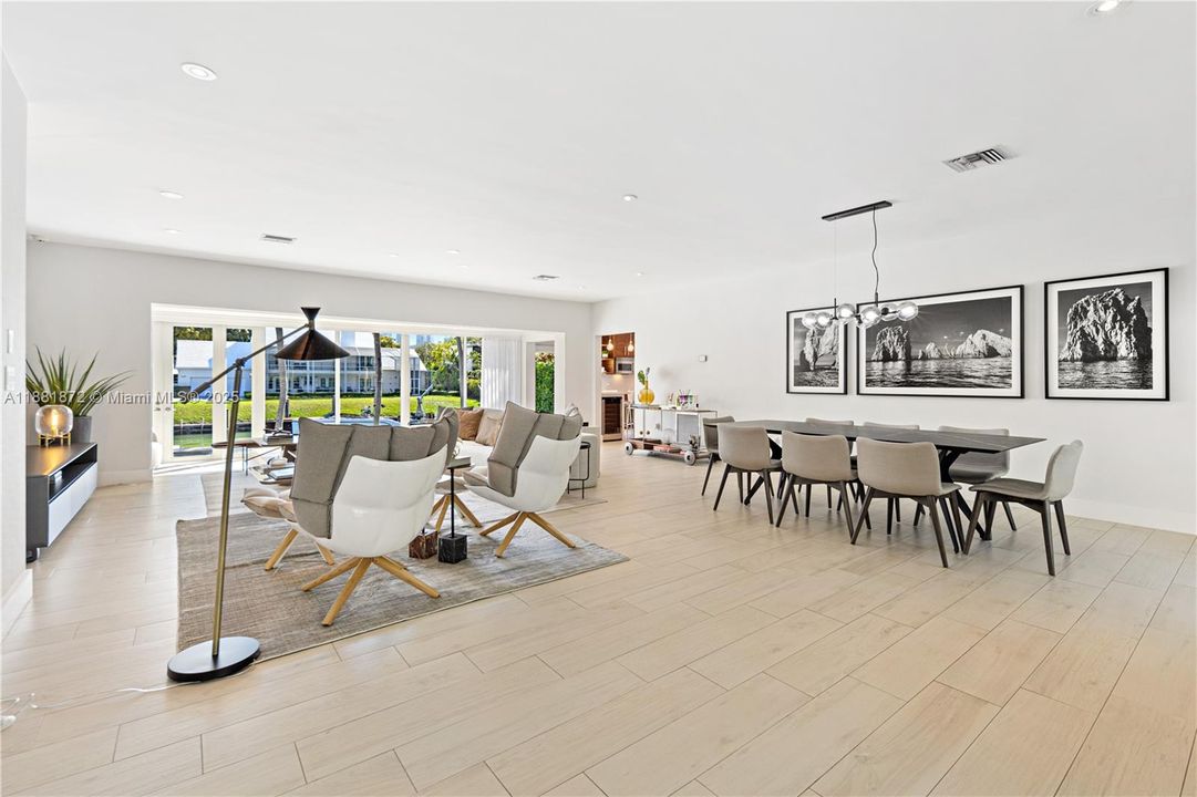 Activo con contrato: $23,000 (3 camas, 3 baños, 2501 Pies cuadrados)