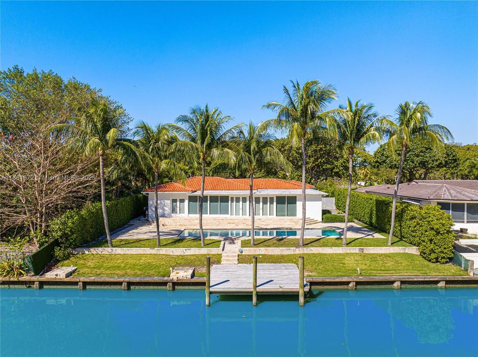 Activo con contrato: $23,000 (3 camas, 3 baños, 2501 Pies cuadrados)