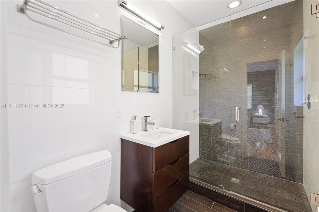 Activo con contrato: $23,000 (3 camas, 3 baños, 2501 Pies cuadrados)