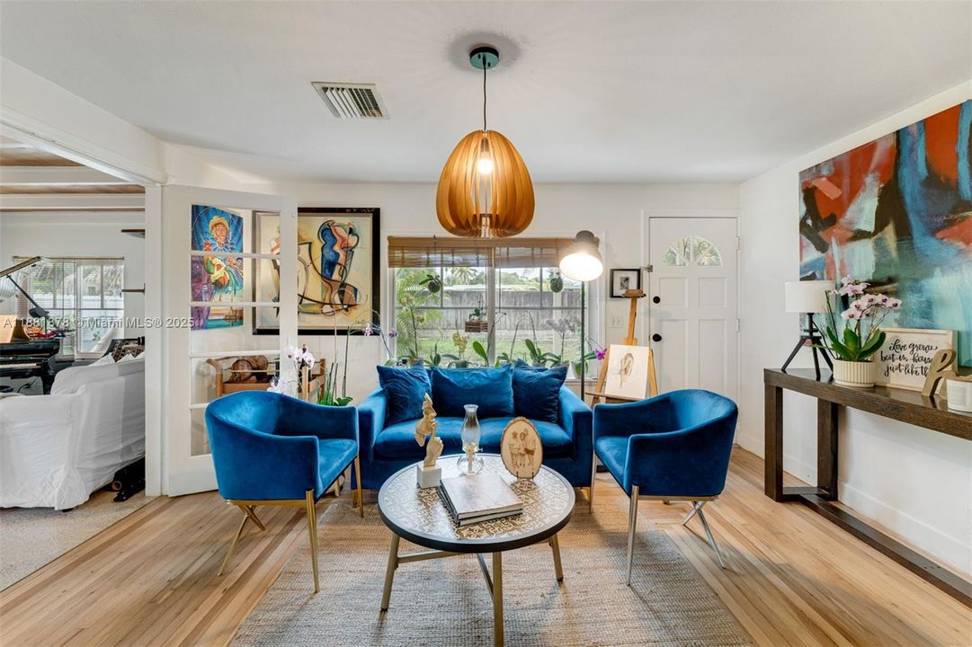 Active With Contract: $880,000 (2 beds, 2 baths, 990 Square Feet)