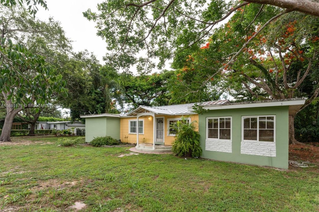 Active With Contract: $880,000 (2 beds, 2 baths, 990 Square Feet)