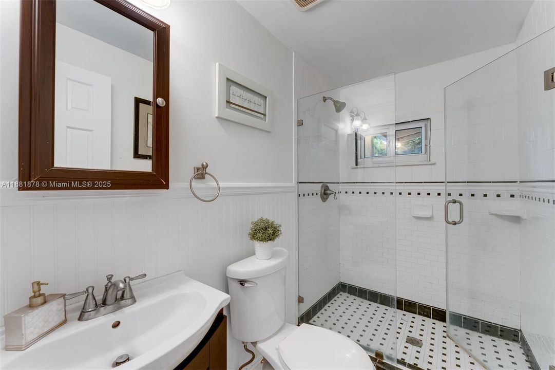 Active With Contract: $880,000 (2 beds, 2 baths, 990 Square Feet)