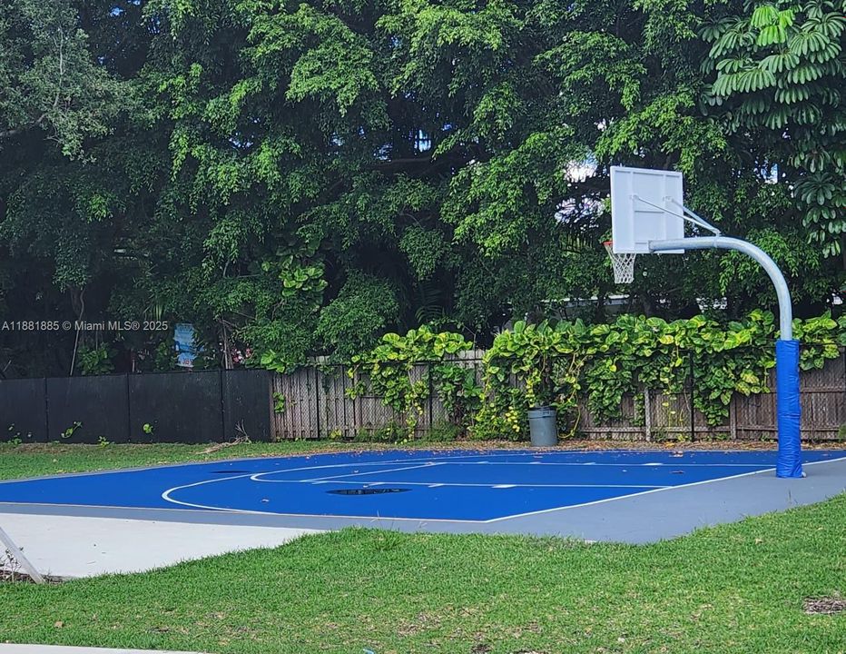 Active With Contract: $665,000 (3 beds, 2 baths, 1852 Square Feet)