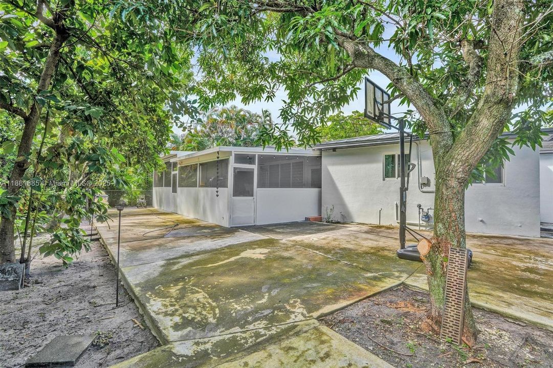 Active With Contract: $665,000 (3 beds, 2 baths, 1852 Square Feet)