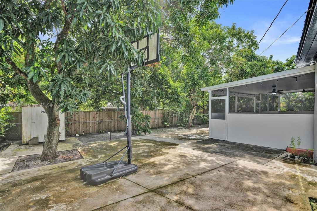 Active With Contract: $665,000 (3 beds, 2 baths, 1852 Square Feet)