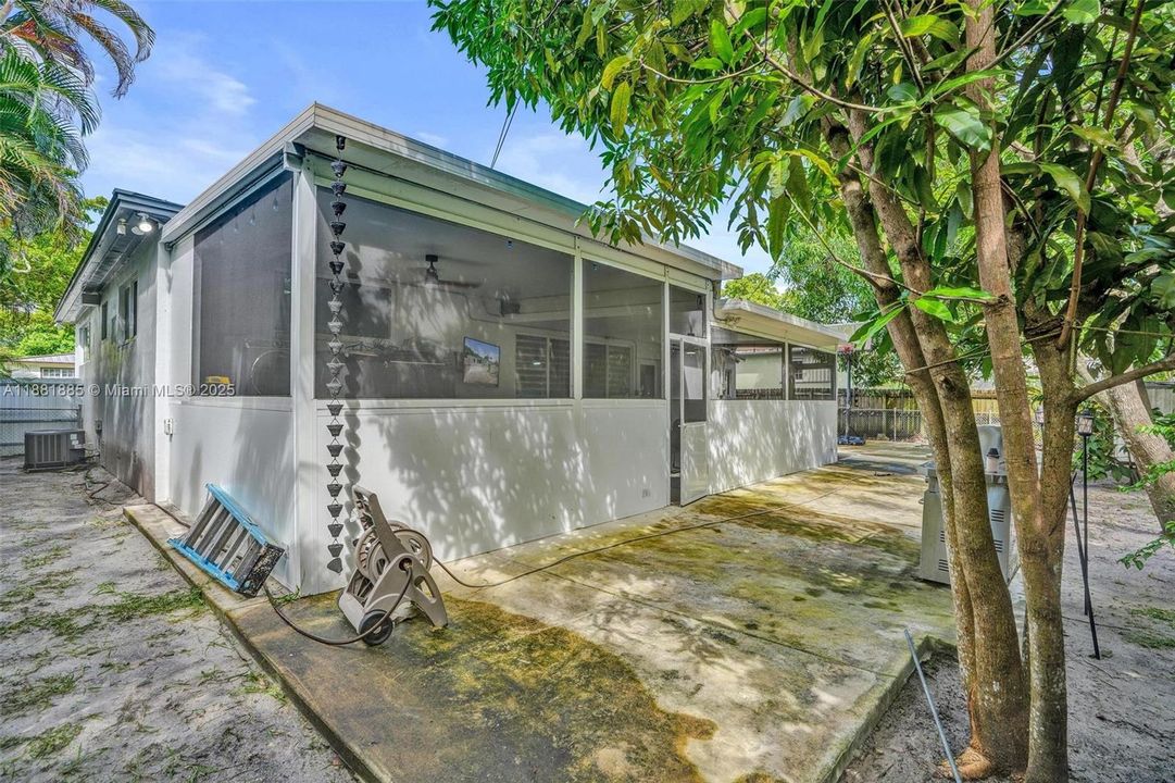 Active With Contract: $665,000 (3 beds, 2 baths, 1852 Square Feet)