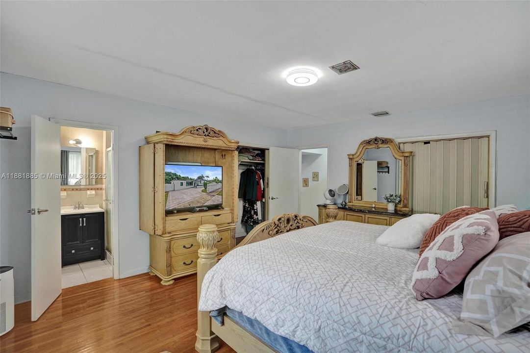 Active With Contract: $665,000 (3 beds, 2 baths, 1852 Square Feet)