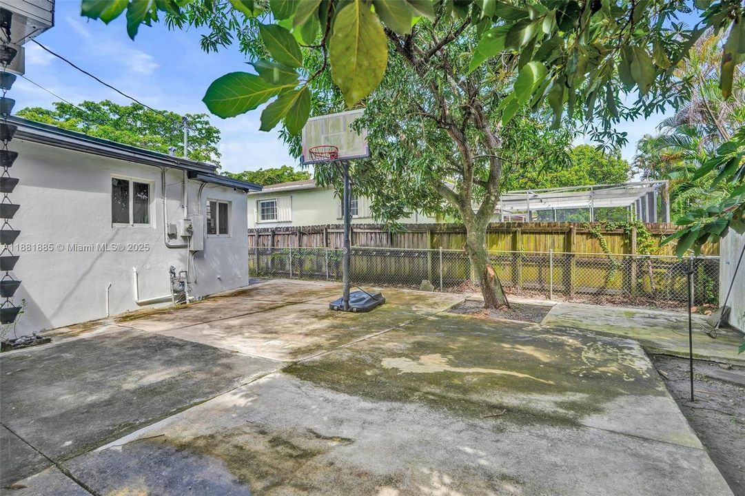 Active With Contract: $665,000 (3 beds, 2 baths, 1852 Square Feet)