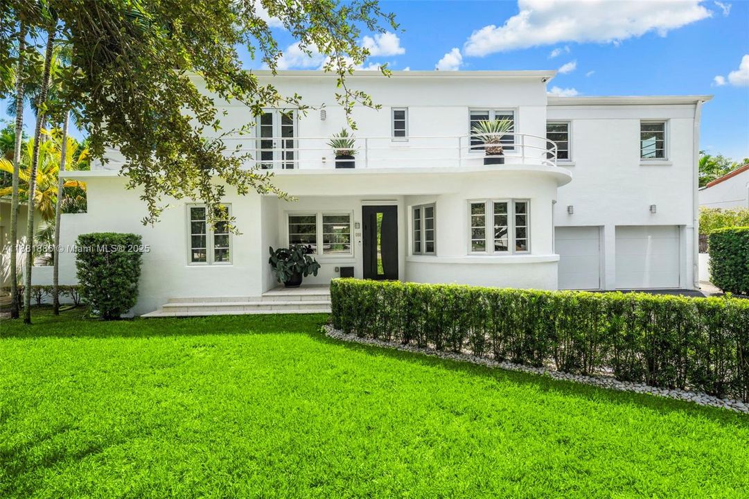 合同活跃: $2,725,000 (3 贝兹, 3 浴室, 2726 平方英尺)