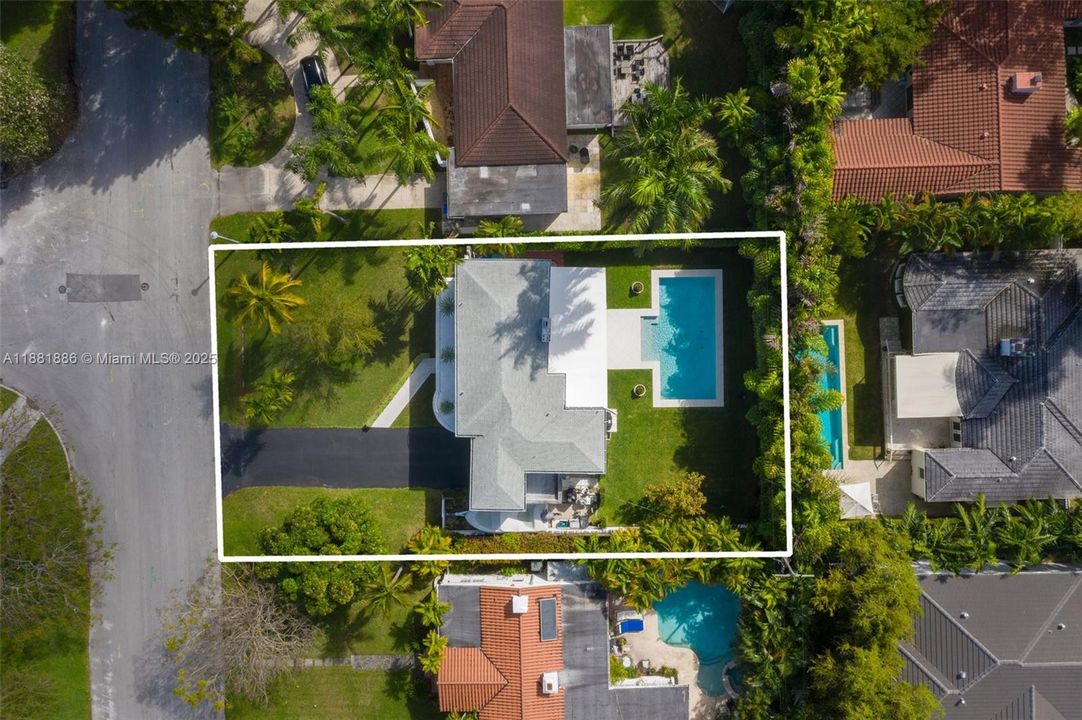 合同活跃: $2,725,000 (3 贝兹, 3 浴室, 2726 平方英尺)