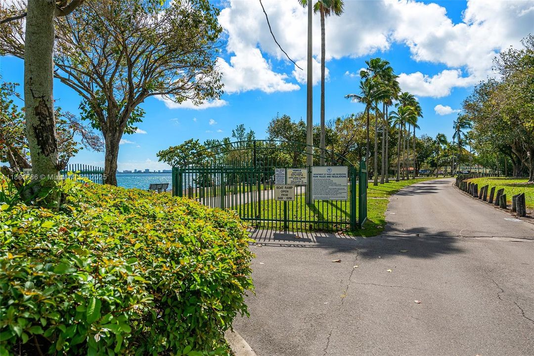 合同活跃: $2,725,000 (3 贝兹, 3 浴室, 2726 平方英尺)