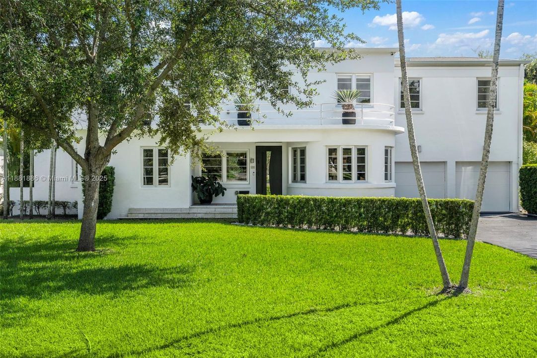 合同活跃: $2,725,000 (3 贝兹, 3 浴室, 2726 平方英尺)