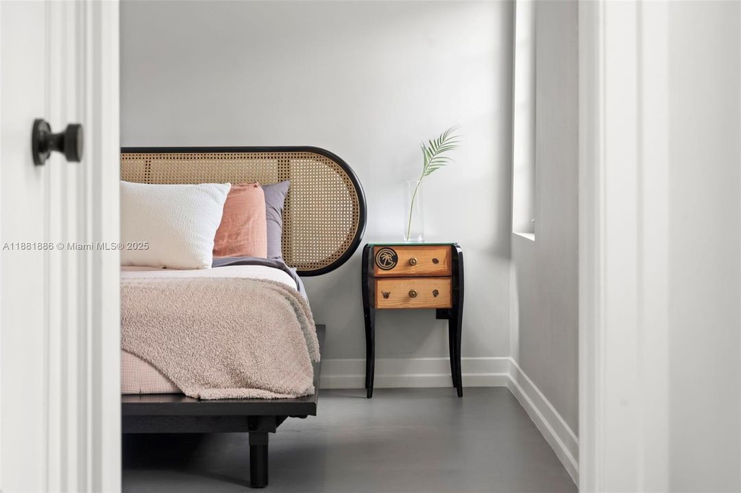 合同活跃: $2,725,000 (3 贝兹, 3 浴室, 2726 平方英尺)