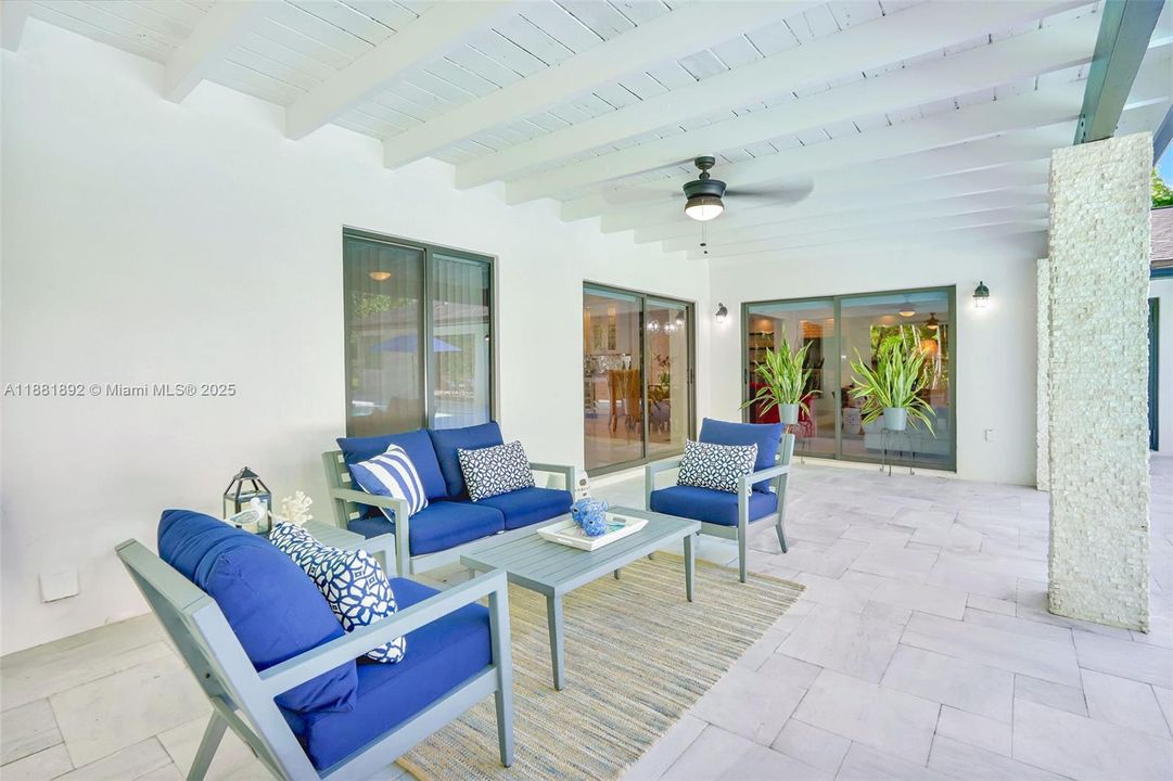 Recently Sold: $1,390,000 (5 beds, 3 baths, 2986 Square Feet)