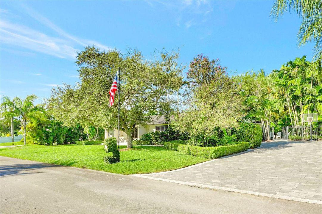 Recently Sold: $1,390,000 (5 beds, 3 baths, 2986 Square Feet)