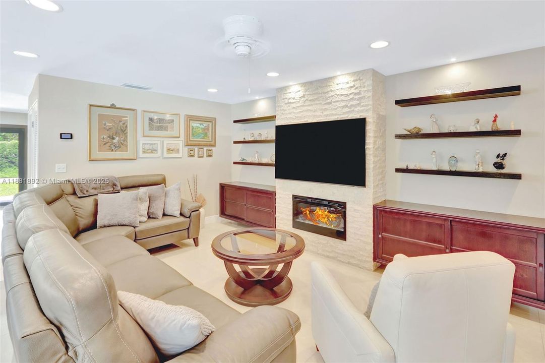 Recently Sold: $1,390,000 (5 beds, 3 baths, 2986 Square Feet)