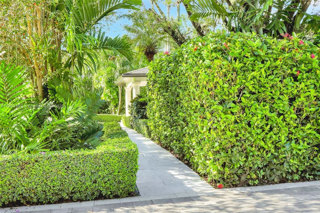 Recently Sold: $1,390,000 (5 beds, 3 baths, 2986 Square Feet)