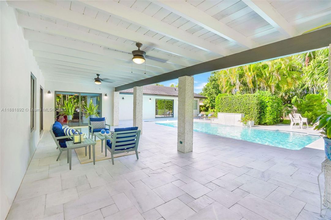 Recently Sold: $1,390,000 (5 beds, 3 baths, 2986 Square Feet)