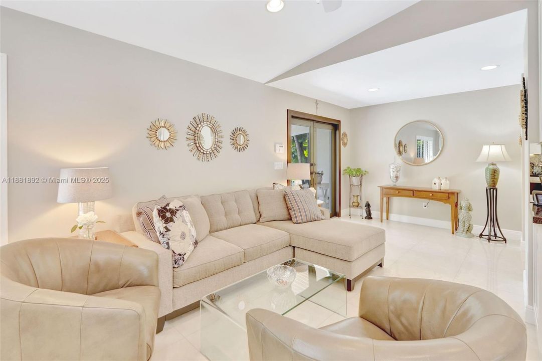 Recently Sold: $1,390,000 (5 beds, 3 baths, 2986 Square Feet)