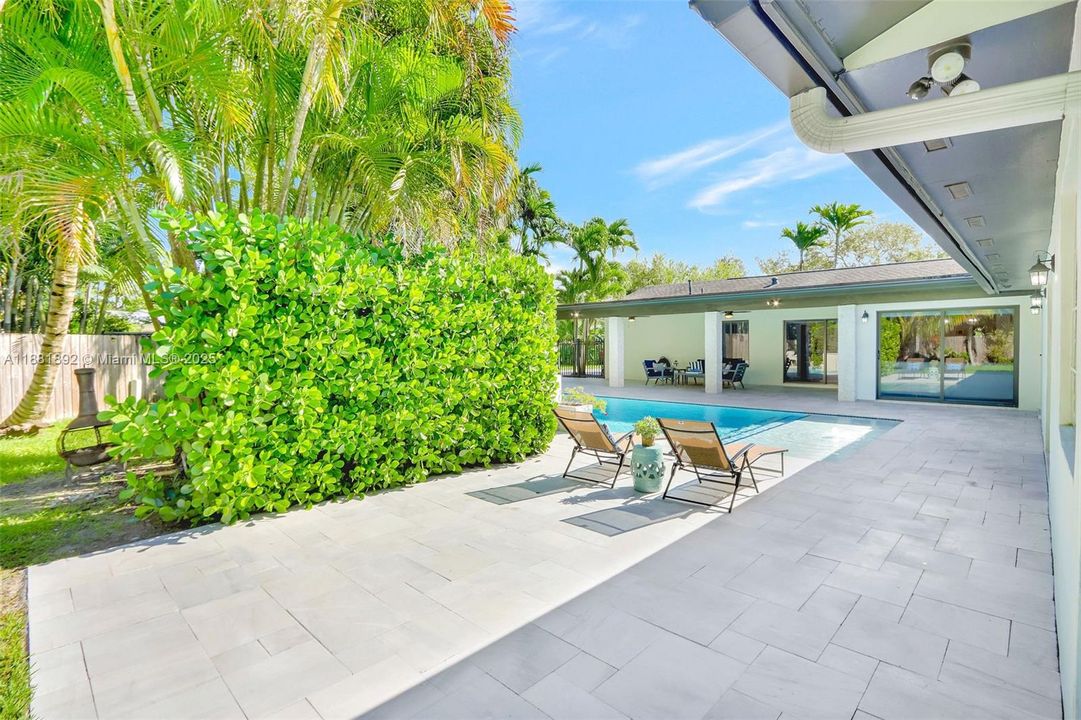 Recently Sold: $1,390,000 (5 beds, 3 baths, 2986 Square Feet)