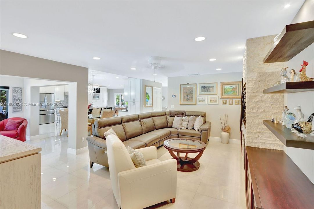 Recently Sold: $1,390,000 (5 beds, 3 baths, 2986 Square Feet)