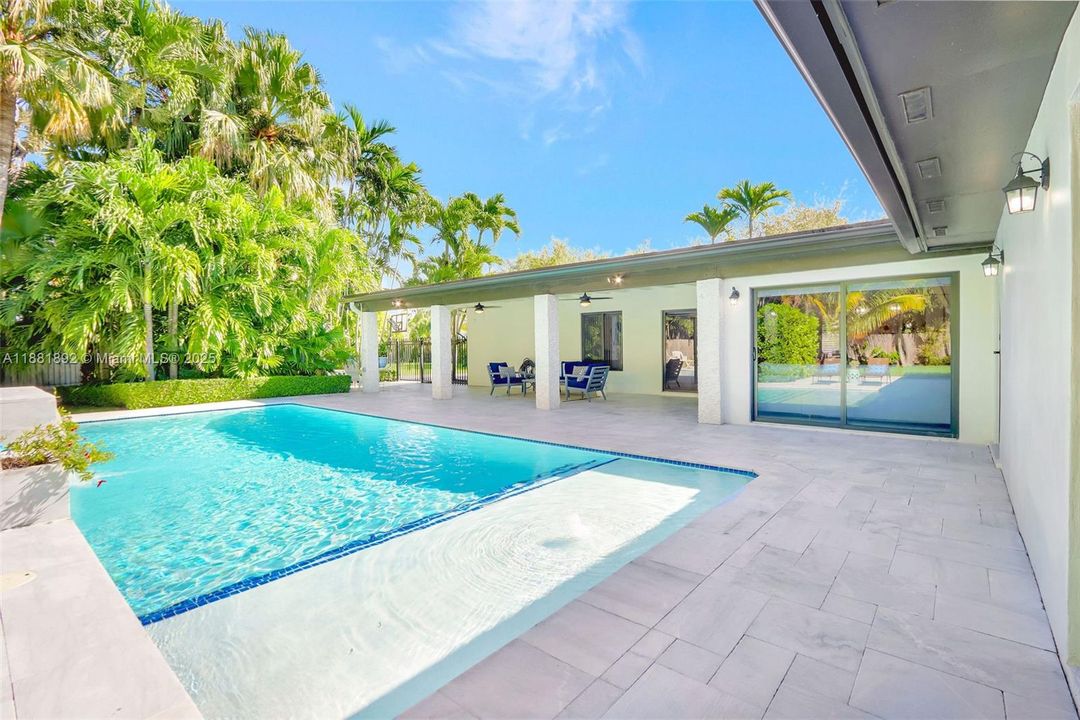 Recently Sold: $1,390,000 (5 beds, 3 baths, 2986 Square Feet)