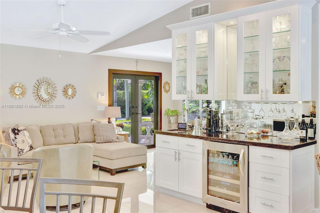 Recently Sold: $1,390,000 (5 beds, 3 baths, 2986 Square Feet)