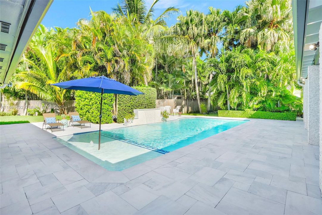 Recently Sold: $1,390,000 (5 beds, 3 baths, 2986 Square Feet)