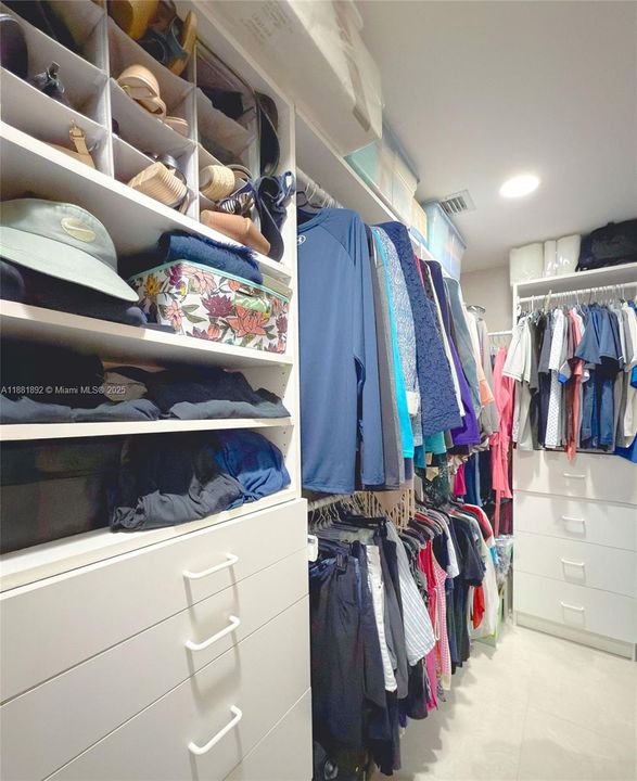 Recently Sold: $1,390,000 (5 beds, 3 baths, 2986 Square Feet)