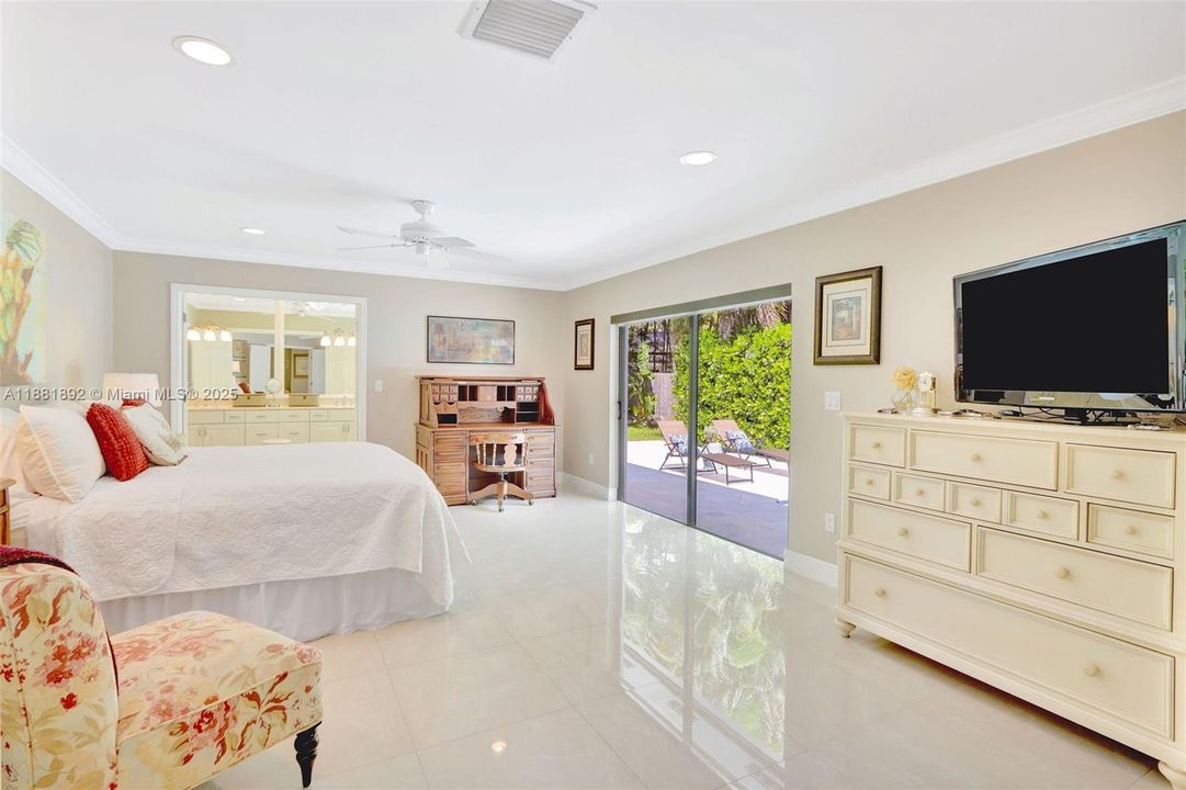 Recently Sold: $1,390,000 (5 beds, 3 baths, 2986 Square Feet)