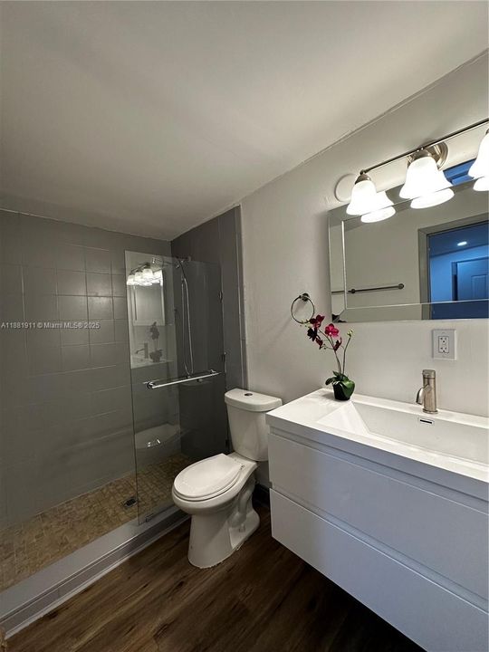 Active With Contract: $1,600 (1 beds, 1 baths, 1747 Square Feet)