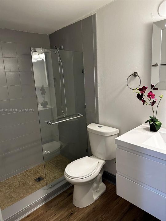 Active With Contract: $1,600 (1 beds, 1 baths, 1747 Square Feet)