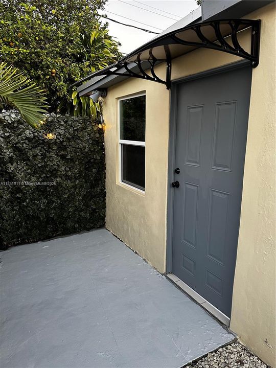 Active With Contract: $1,600 (1 beds, 1 baths, 1747 Square Feet)