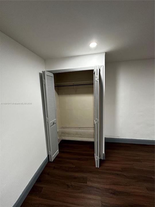 Active With Contract: $1,600 (1 beds, 1 baths, 1747 Square Feet)