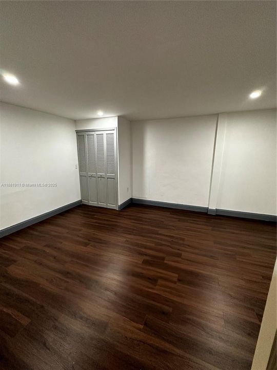 Active With Contract: $1,600 (1 beds, 1 baths, 1747 Square Feet)