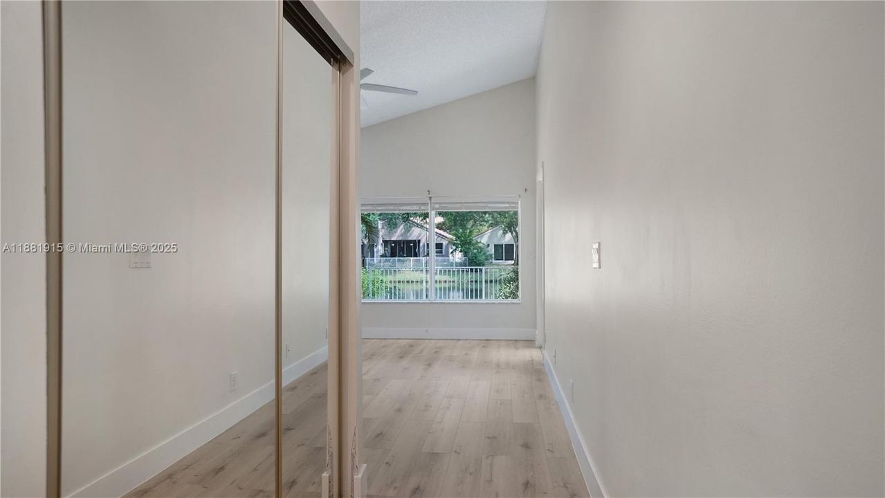 合同活跃: $725,000 (3 贝兹, 2 浴室, 1929 平方英尺)