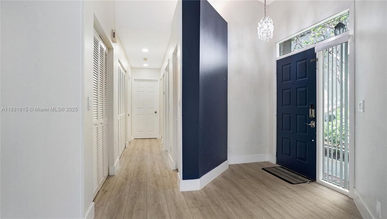 合同活跃: $725,000 (3 贝兹, 2 浴室, 1929 平方英尺)