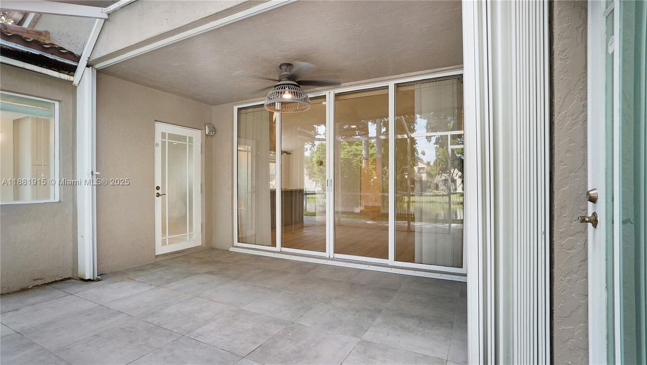 合同活跃: $725,000 (3 贝兹, 2 浴室, 1929 平方英尺)