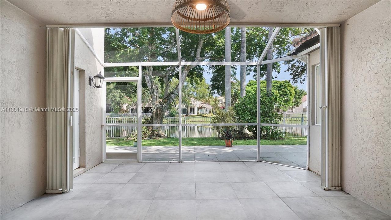 合同活跃: $725,000 (3 贝兹, 2 浴室, 1929 平方英尺)