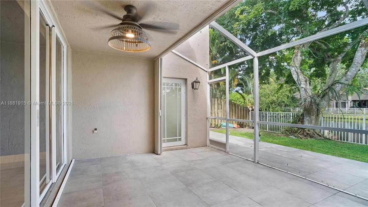 合同活跃: $725,000 (3 贝兹, 2 浴室, 1929 平方英尺)