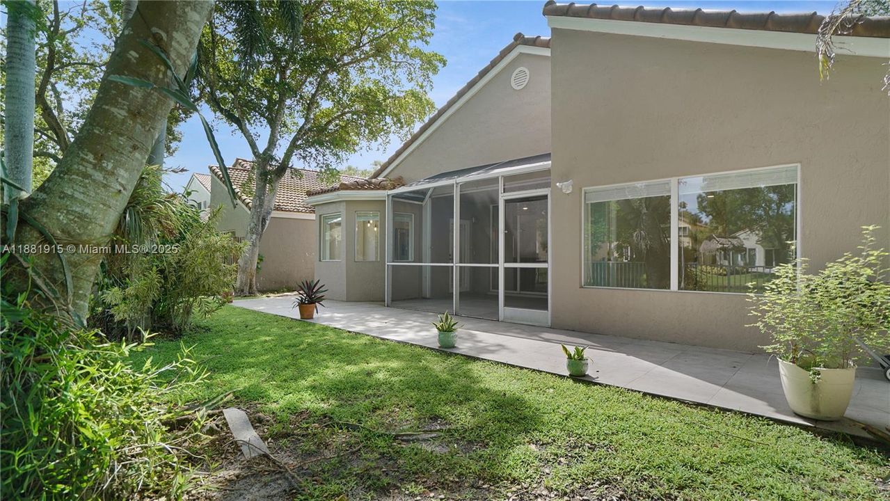 合同活跃: $725,000 (3 贝兹, 2 浴室, 1929 平方英尺)