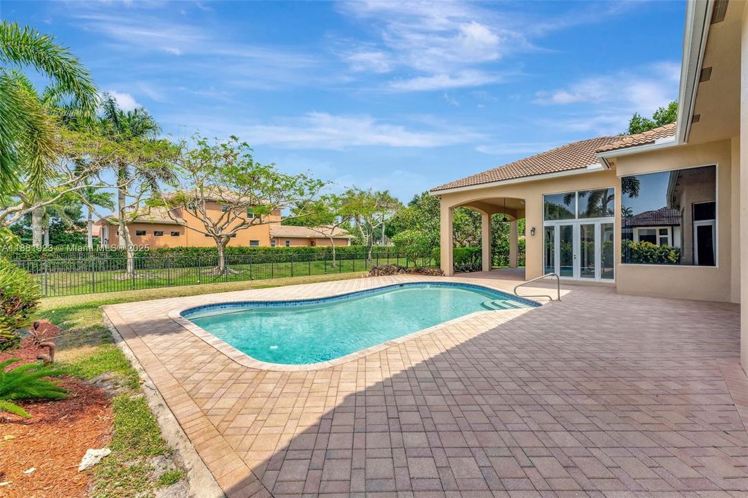 В аренду: $10,500 (6 спален, 4 ванн, 4246 Квадратных фут)