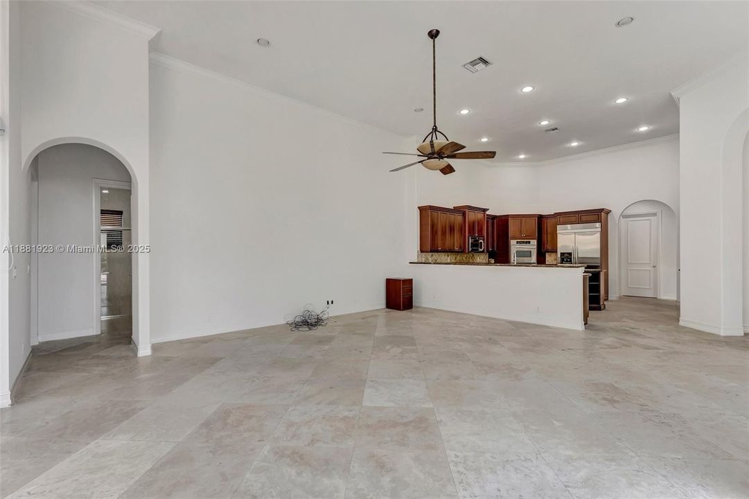 В аренду: $10,500 (6 спален, 4 ванн, 4246 Квадратных фут)