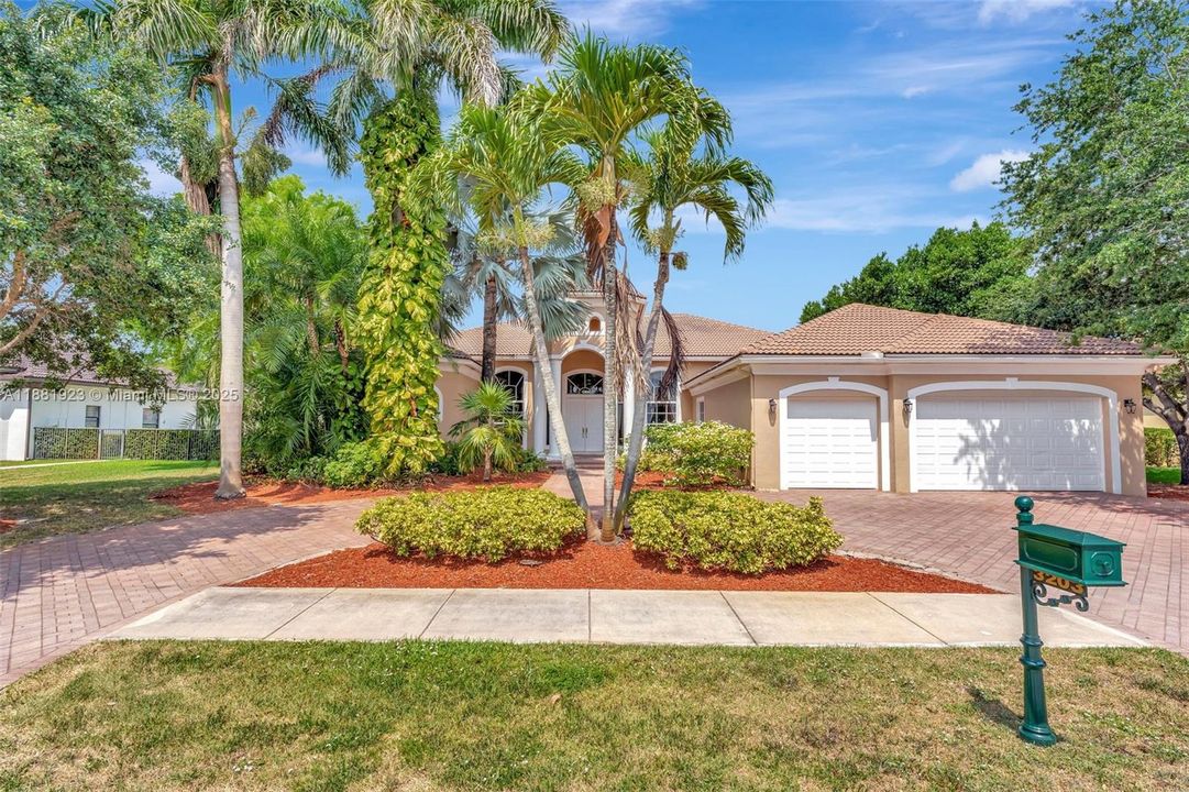 В аренду: $10,500 (6 спален, 4 ванн, 4246 Квадратных фут)