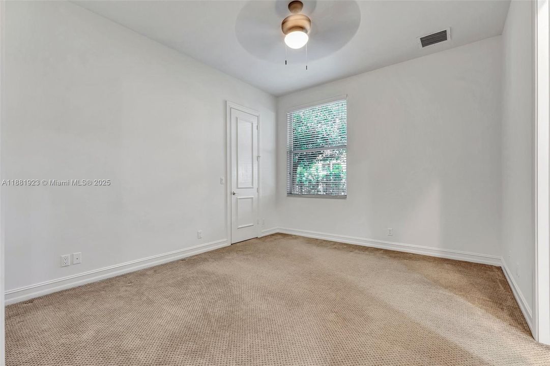 В аренду: $10,500 (6 спален, 4 ванн, 4246 Квадратных фут)