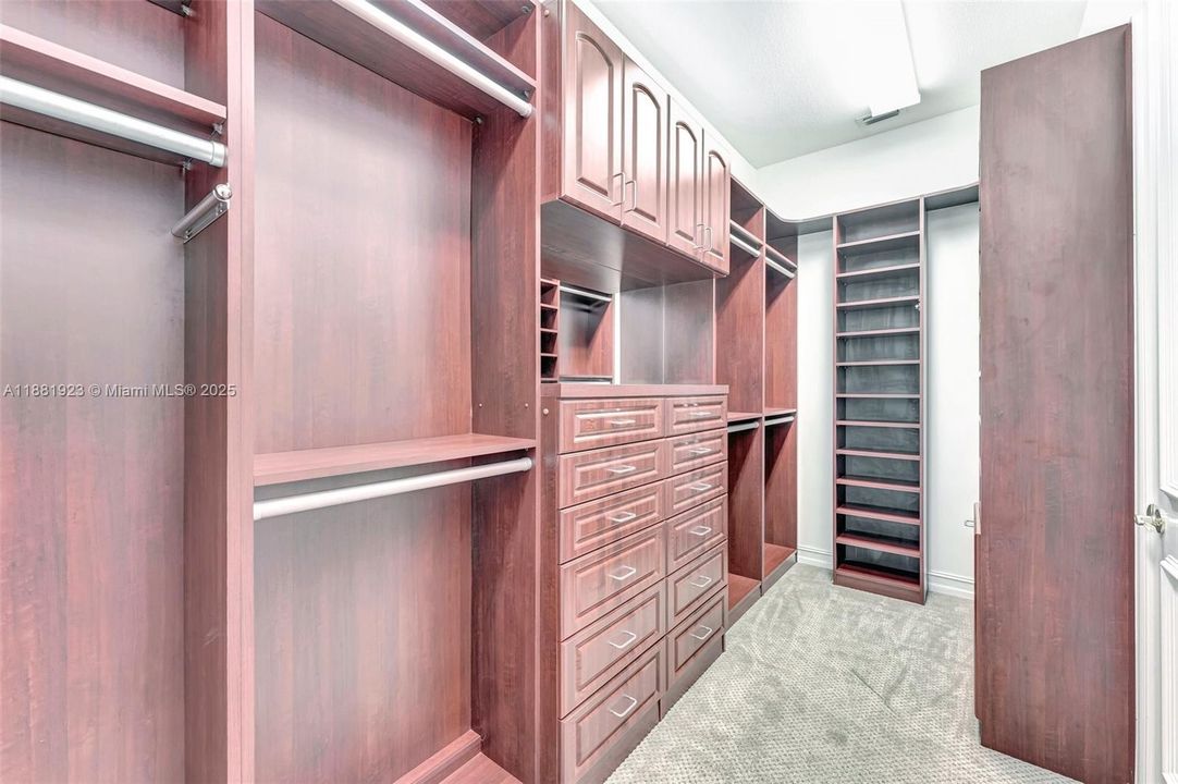 В аренду: $10,500 (6 спален, 4 ванн, 4246 Квадратных фут)