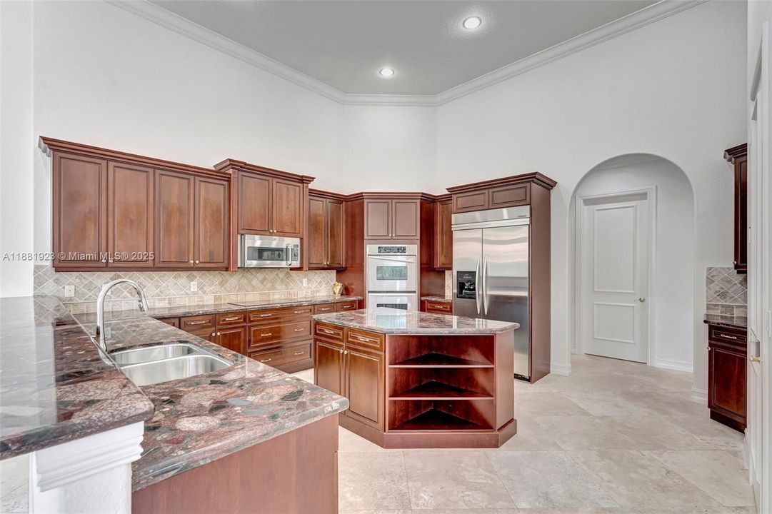 В аренду: $10,500 (6 спален, 4 ванн, 4246 Квадратных фут)