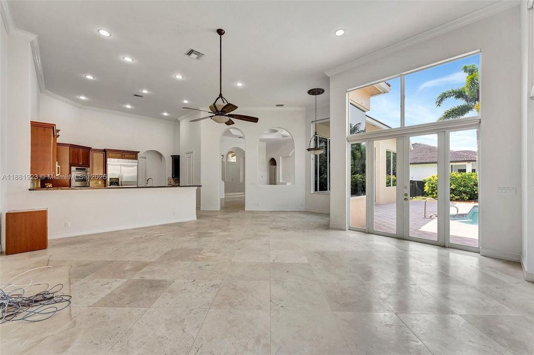 В аренду: $10,500 (6 спален, 4 ванн, 4246 Квадратных фут)